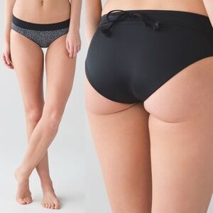 Lululemon Tidal Flow Full Bottom
Black / Freckle Flower Black White
